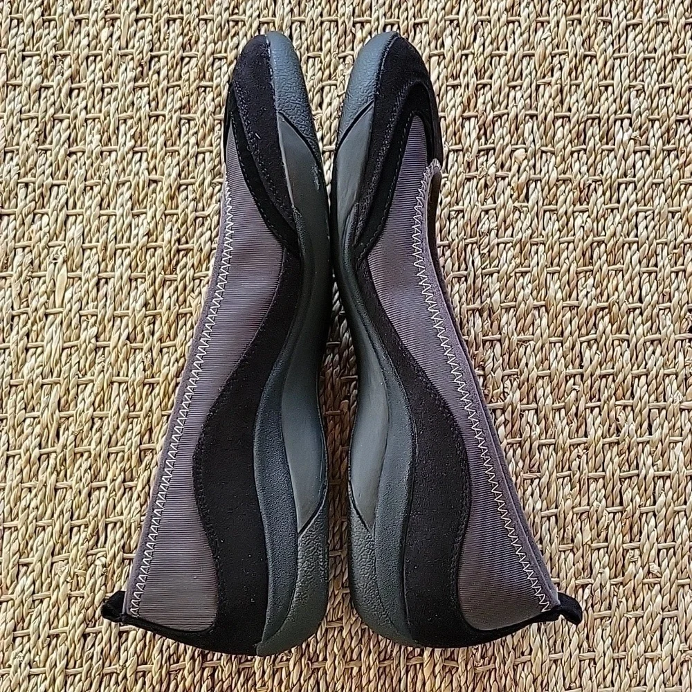 CLOUD 9 rounded toe flat shoes.  Black gray.  Size 10 M
